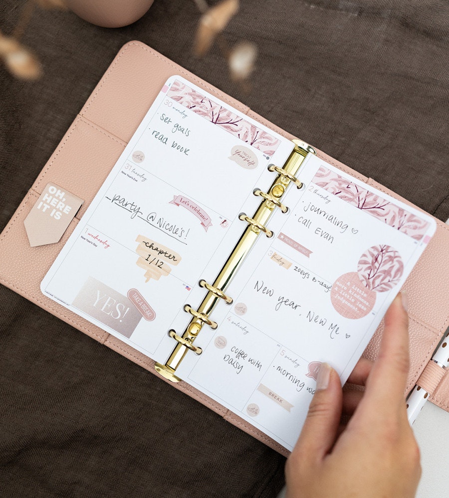 fodral ringpärm till systemkalender - storlek personal - rosa (personal) rosa