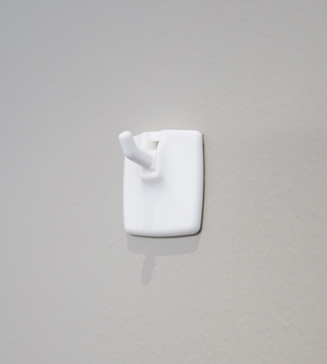 Self-adhesive hook for wall calendar – sticks to smooth surfaces without tools